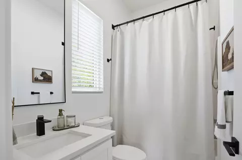 Bath - 5940 S Clay Ave, Springfield, MO 65810 photo 6 of 9