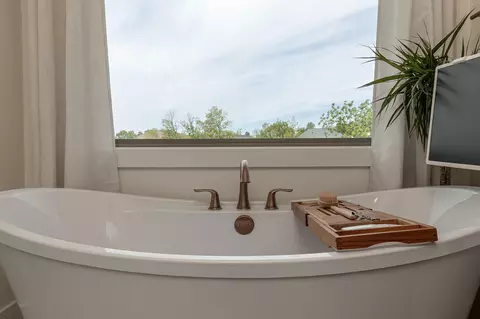 Bath - 6139 S Dollison Ave, Springfield, MO 65810 photo 3 of 7