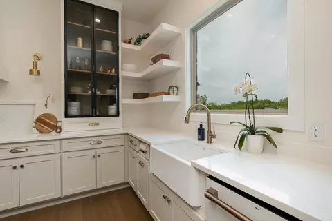 Kitchen - 6139 S Dollison Ave, Springfield, MO 65810 photo 3 of 6