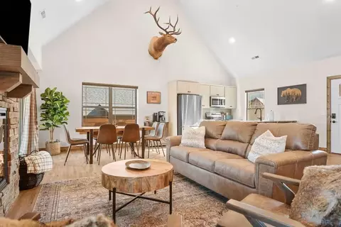 134 High Tower Rd, Hollister, MO 65672