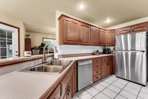 Kitchen - 3983 W Leisa St, Springfield, MO 65807 photo 3 of 4