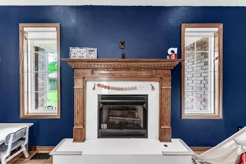 Living - 3983 W Leisa St, Springfield, MO 65807 photo 3 of 3