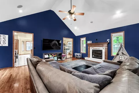Living - 3983 W Leisa St, Springfield, MO 65807 photo 1 of 3