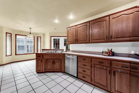 Kitchen - 3983 W Leisa St, Springfield, MO 65807 photo 2 of 4