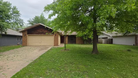 2823 W Maplewood St, Springfield, MO 65807