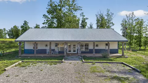 8065 Gourley Rd, Mountain Grove, MO 65711