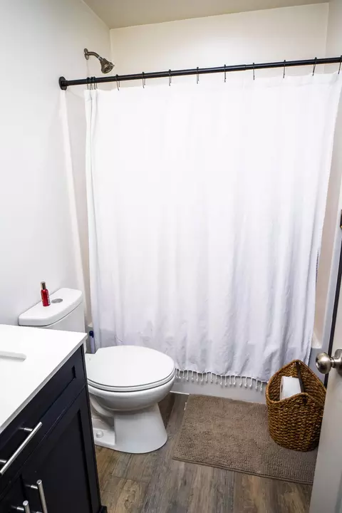 Bath - 1580 Spring Hills St, Marshfield, MO 65706 photo 2 of 5