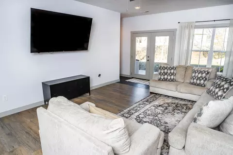 Living - 1580 Spring Hills St, Marshfield, MO 65706 photo 3 of 3