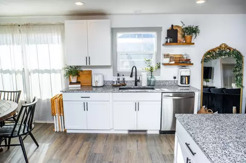 Kitchen - 1580 Spring Hills St, Marshfield, MO 65706 photo 4 of 4