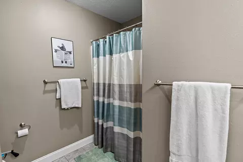 Bath - 1925 E Maricopa Ave, Ozark, MO 65721 photo 3 of 3