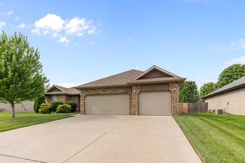 Exterior - 1925 E Maricopa Ave, Ozark, MO 65721 photo 3 of 11