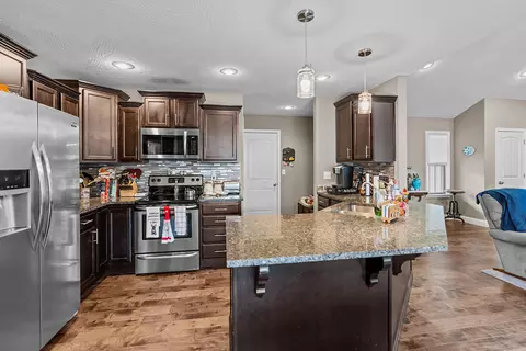 Kitchen - 1925 E Maricopa Ave, Ozark, MO 65721 photo 2 of 4