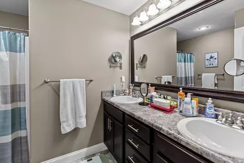 Bath - 1925 E Maricopa Ave, Ozark, MO 65721 photo 2 of 3