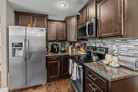 Kitchen - 1925 E Maricopa Ave, Ozark, MO 65721 photo 3 of 4