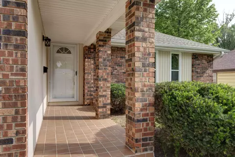 Exterior - 941 W Glenwood St, Springfield, MO 65807 photo 3 of 7