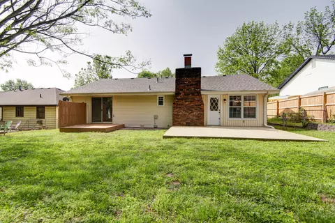 Exterior - 941 W Glenwood St, Springfield, MO 65807 photo 5 of 7