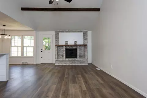 Living - 941 W Glenwood St, Springfield, MO 65807 photo 3 of 4