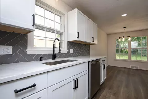Kitchen - 941 W Glenwood St, Springfield, MO 65807 photo 6 of 6