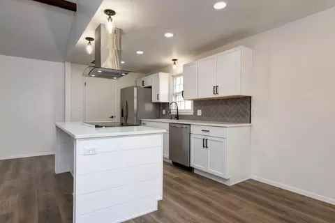 Kitchen - 941 W Glenwood St, Springfield, MO 65807 photo 1 of 6