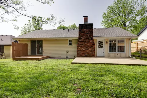 Exterior - 941 W Glenwood St, Springfield, MO 65807 photo 4 of 7