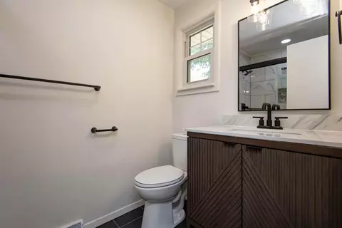 Bath - 941 W Glenwood St, Springfield, MO 65807 photo 3 of 4