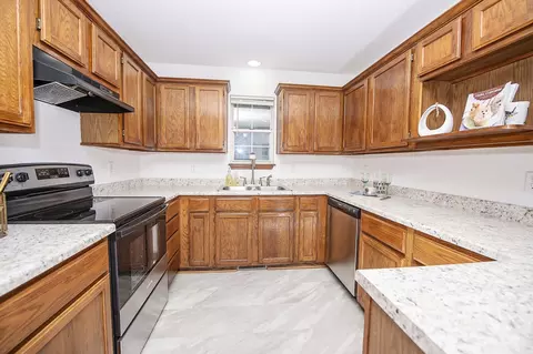 Kitchen - 2831 S Scotts Ln, Springfield, MO 65807 photo 1 of 2