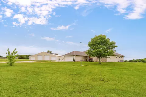 Exterior - 150 Shelbrae Ln, Clever, MO 65631 photo 3 of 8