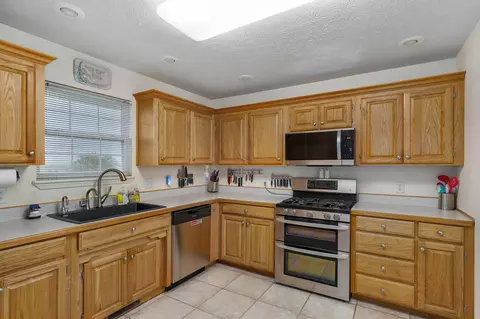 Kitchen - 150 Shelbrae Ln, Clever, MO 65631 photo 2 of 3