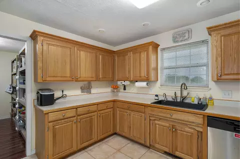 Kitchen - 150 Shelbrae Ln, Clever, MO 65631 photo 3 of 3