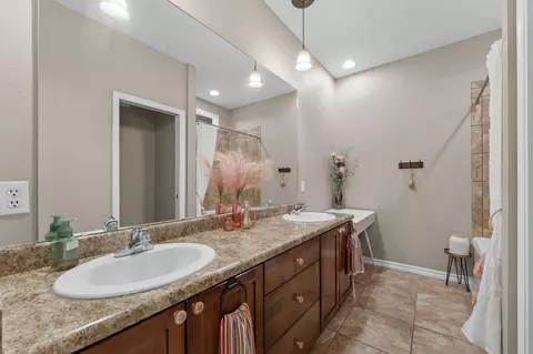 Bath - 115 Cavanaugh Pl, Branson, MO 65616 photo 2 of 4