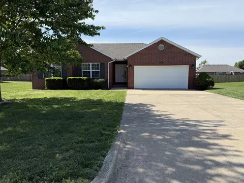 104 E Comanche Ct, Strafford, MO 65757