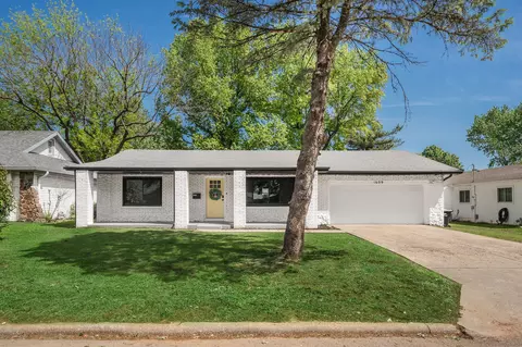 1609 W Berkeley St, Springfield, MO 65807