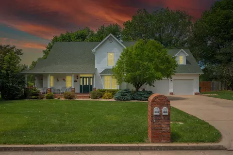 1402 Dierker Dr, Monett, MO 65708