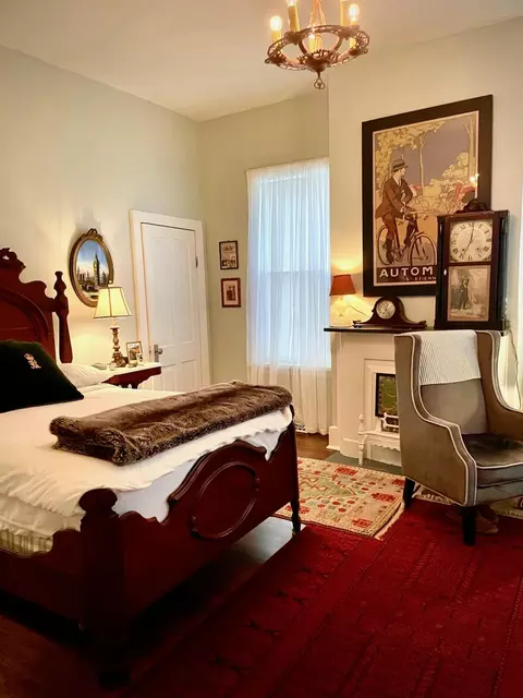 Bedroom - 1536 N Washington Ave, Springfield, MO 65803 photo 4 of 11
