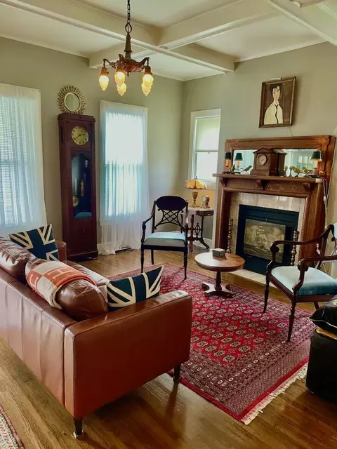 Living - 1536 N Washington Ave, Springfield, MO 65803 photo 4 of 8