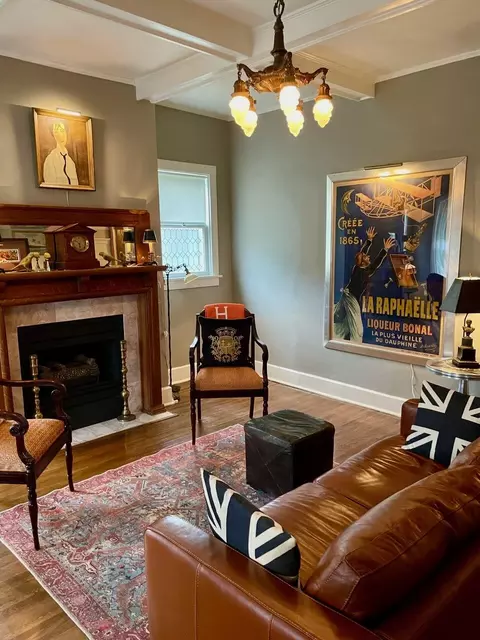 Living - 1536 N Washington Ave, Springfield, MO 65803 photo 8 of 8