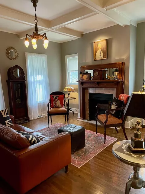 Living - 1536 N Washington Ave, Springfield, MO 65803 photo 7 of 8