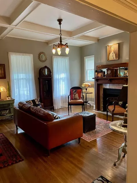 Living - 1536 N Washington Ave, Springfield, MO 65803 photo 1 of 8