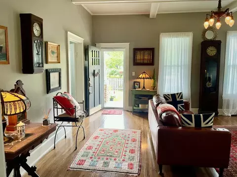 Entry Way - 1536 N Washington Ave, Springfield, MO 65803 photo 3 of 7