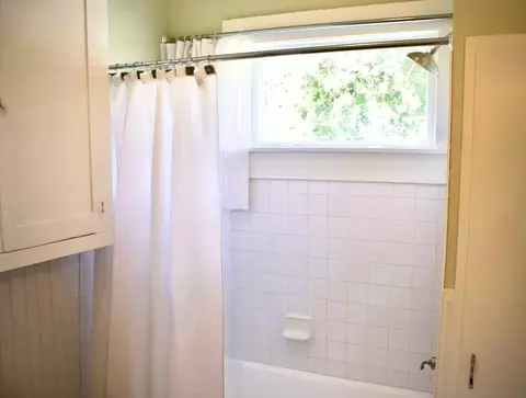 Bath - 1536 N Washington Ave, Springfield, MO 65803 photo 4 of 6