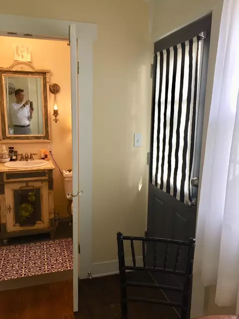 Entry Way - 1536 N Washington Ave, Springfield, MO 65803 photo 6 of 7