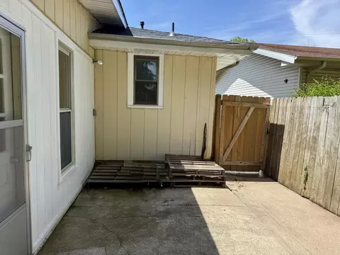 Exterior - 2474 S Virginia Ave, Springfield, MO 65807 photo 8 of 10