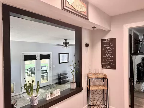 Entry Way - 2474 S Virginia Ave, Springfield, MO 65807 photo 3 of 3