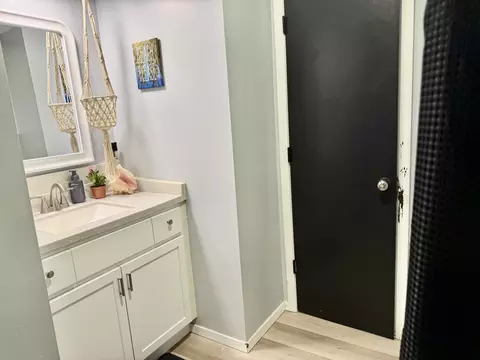 Bath - 2474 S Virginia Ave, Springfield, MO 65807 photo 3 of 3