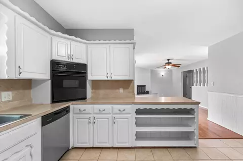 Kitchen - 3321 E Whiteside St, Springfield, MO 65804 photo 3 of 3