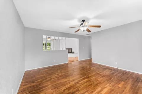 Living - 3321 E Whiteside St, Springfield, MO 65804 photo 2 of 6