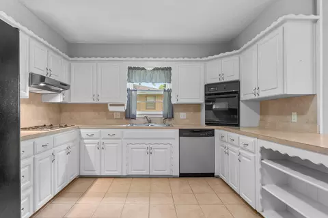 Kitchen - 3321 E Whiteside St, Springfield, MO 65804 photo 2 of 3