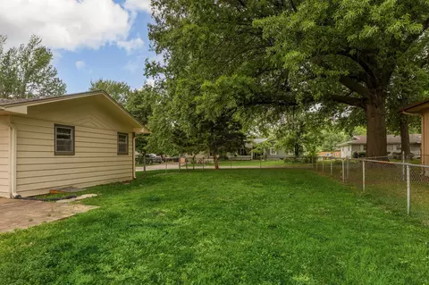 Exterior - 3321 E Whiteside St, Springfield, MO 65804 photo 9 of 11