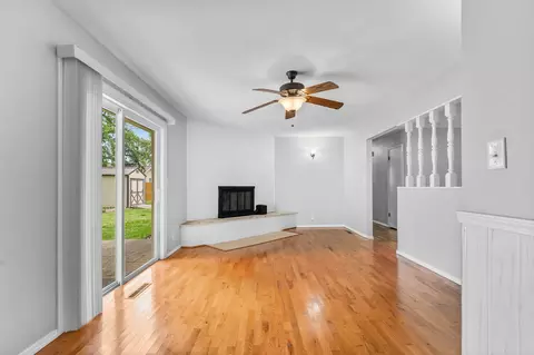 Living - 3321 E Whiteside St, Springfield, MO 65804 photo 4 of 6