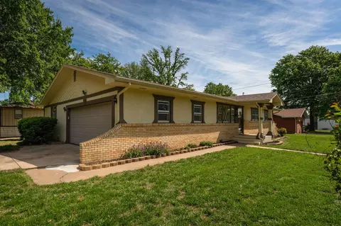 Exterior - 3321 E Whiteside St, Springfield, MO 65804 photo 4 of 11